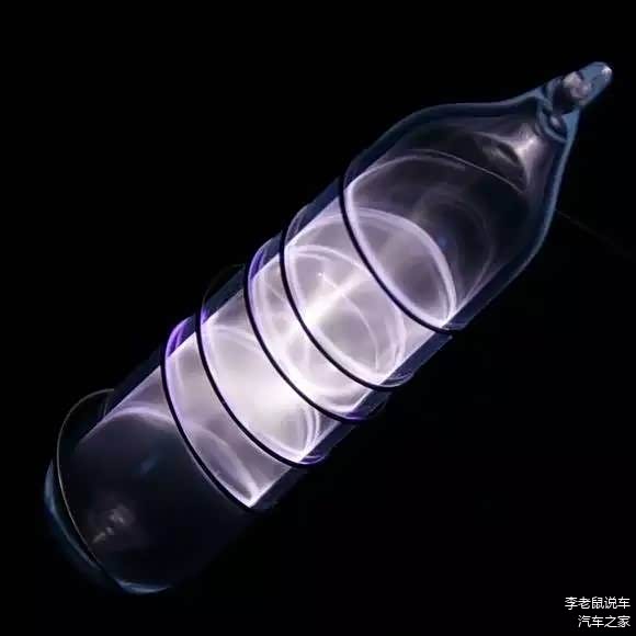 （电焊工，灯泡，都需要惰性气体来充当保护伞，谁让他懒呢）