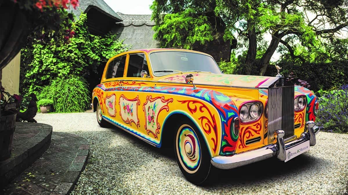 这部涂装特别的幻影，据说为了专辑《佩伯军士孤寂的心俱乐部乐队》的宣传造势的一部分。