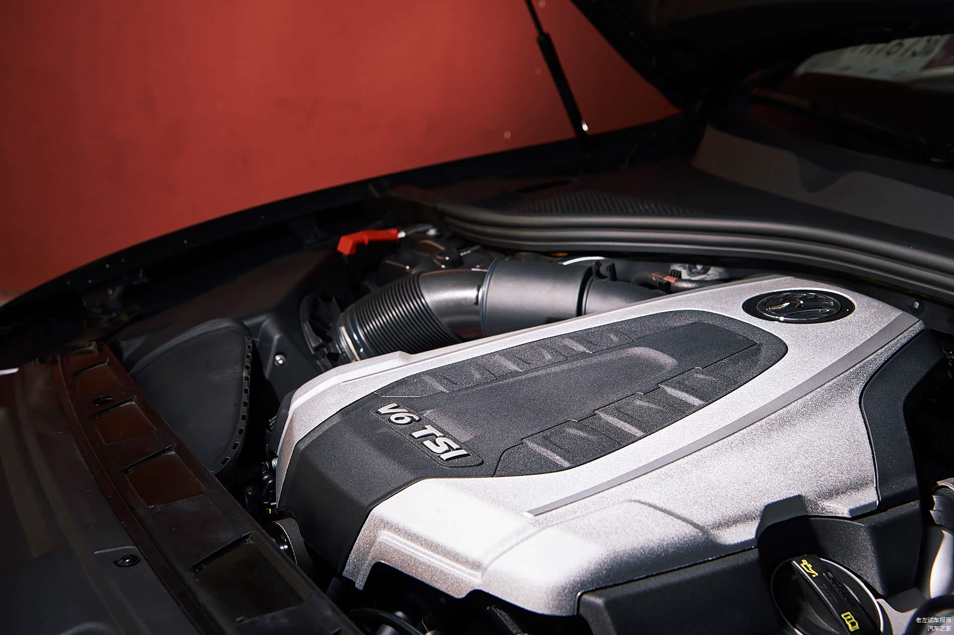 V6发动机来自于奥迪，输出299马力。