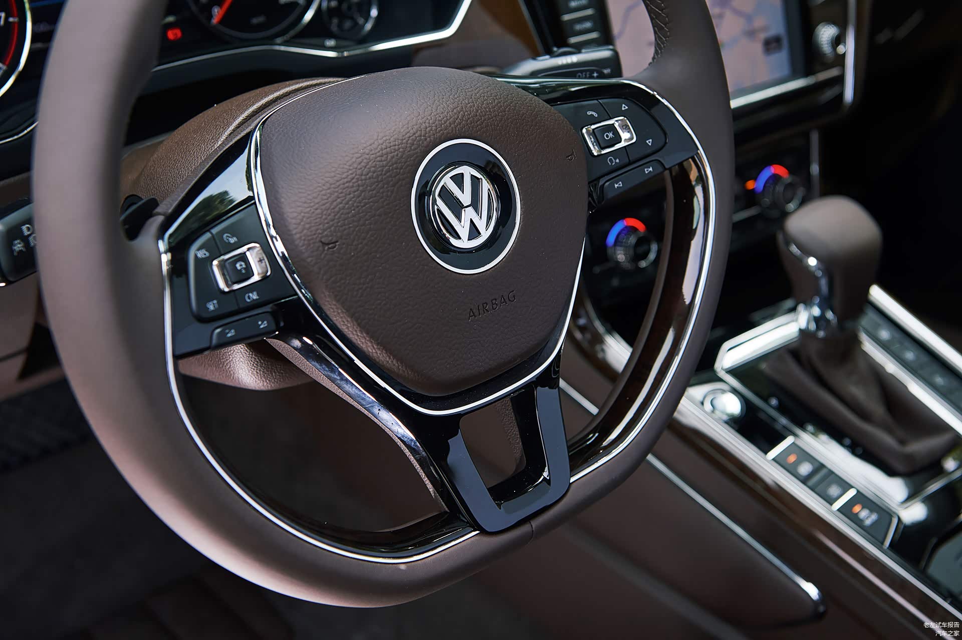 方向盘按键控制的菜单需要仔细钻研才能上手。