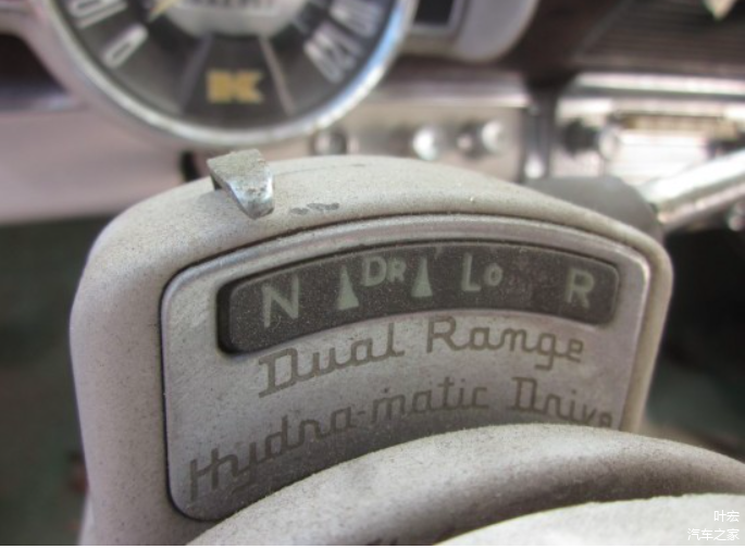 上世纪40年代通用汽车公司的自动变速箱档位设置，和今天的完全不同。
