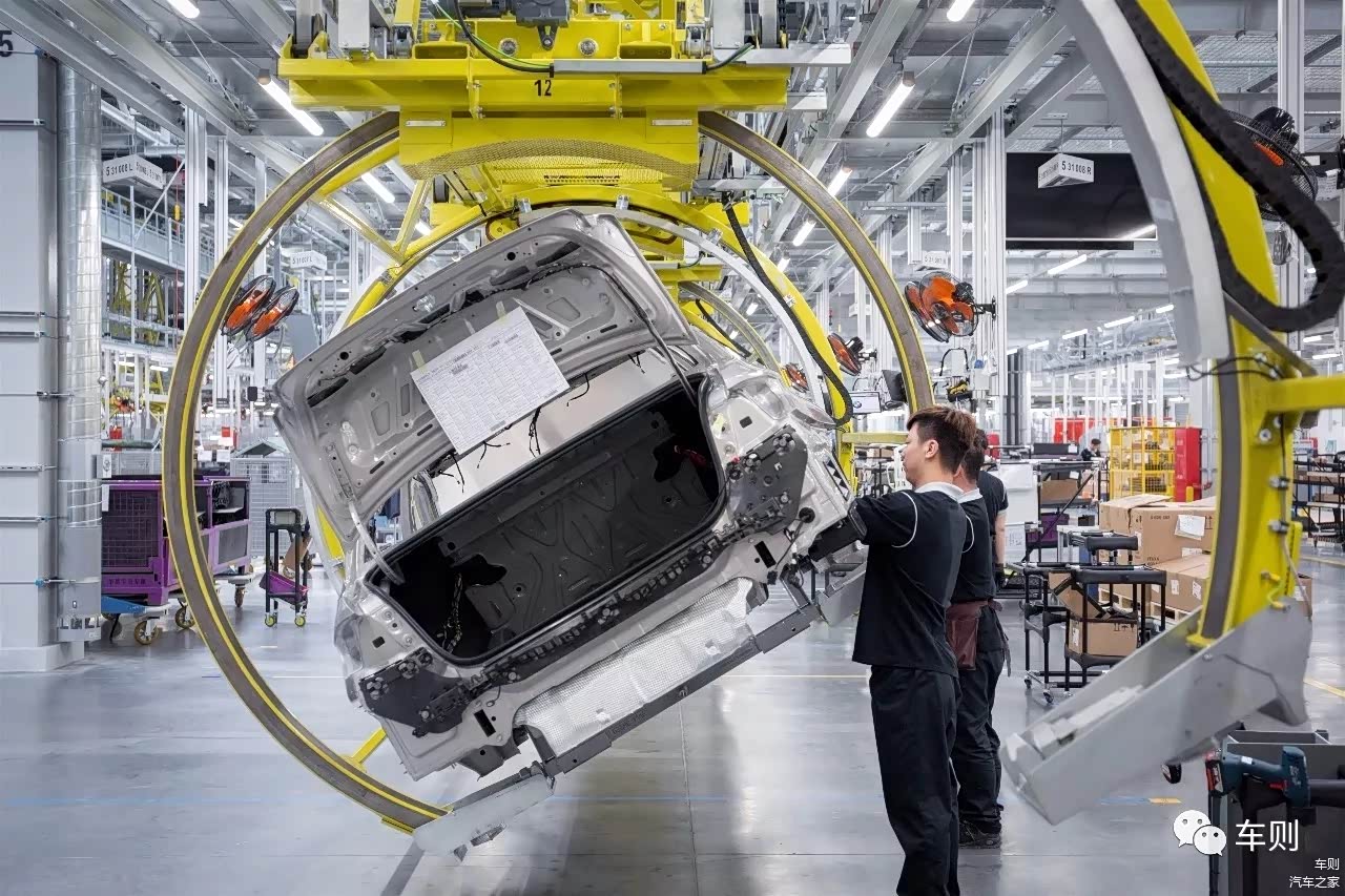 总装车间 - 翻转工位