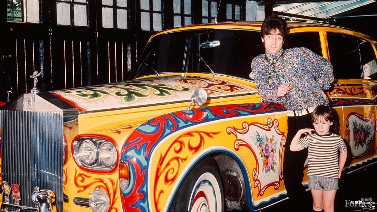 列侬与他的爱车和儿子朱利安的合影，这时他应该还没有认识小野洋子。