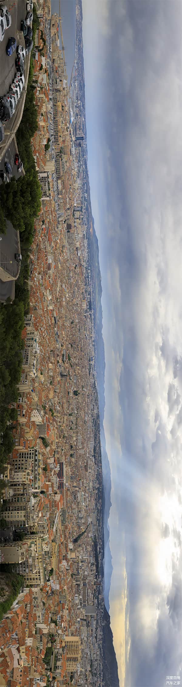 用了18张竖拍的片子拼接而成的宽幅马赛图，可能独此一份呵！