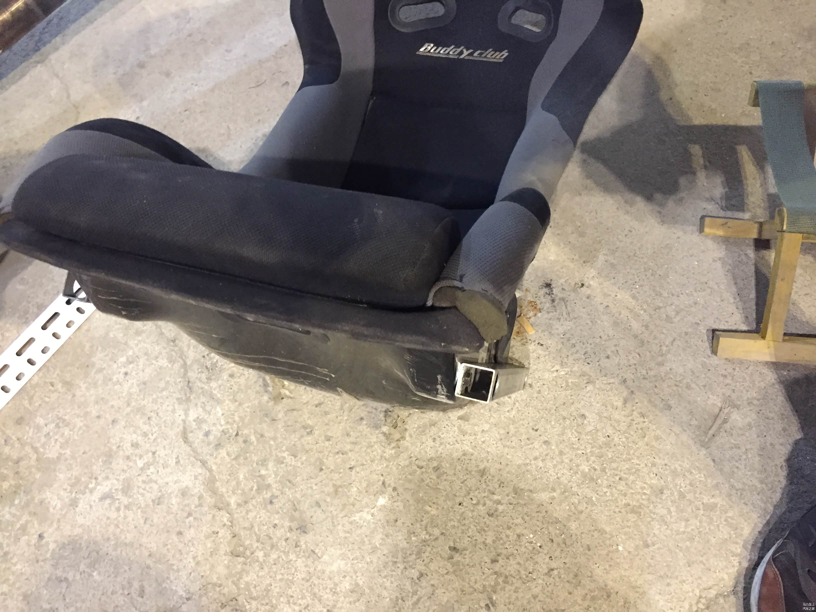 朋友那里捡了个没有支架的桶椅，做点手工。