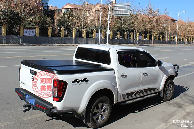 黑色的后箱盖，大概车主是真的喜欢黑白配