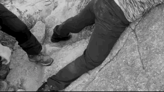 我后来建议她戴上眼罩去登山，说不定杵着拐，走着走着眼罩一摘，发现已经到了珠穆朗玛。