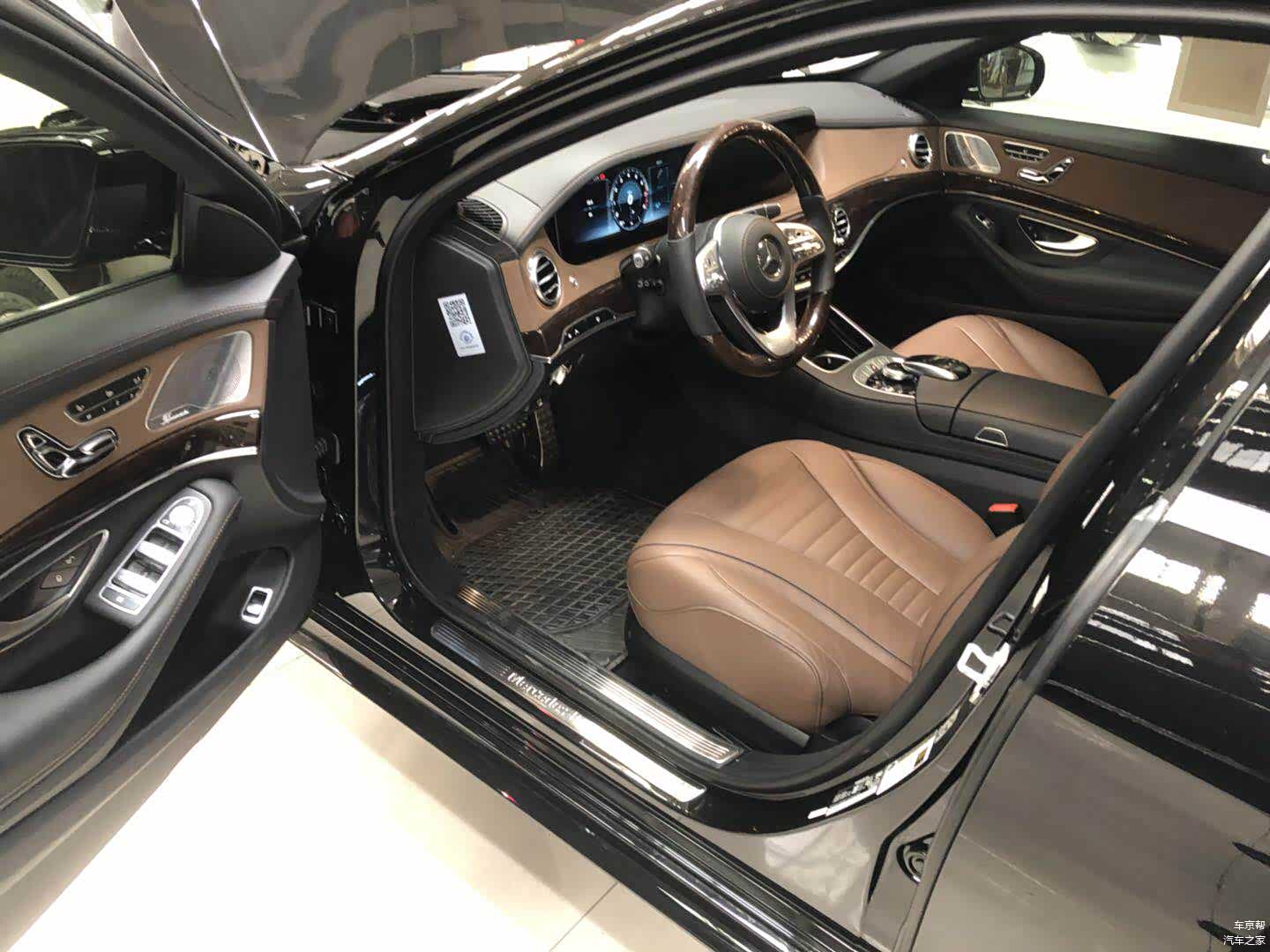 2018款平行进口奔驰S560宽大的座椅