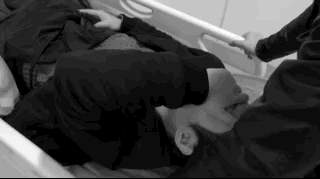 出事当天，是我和另一位死党过去捡的人