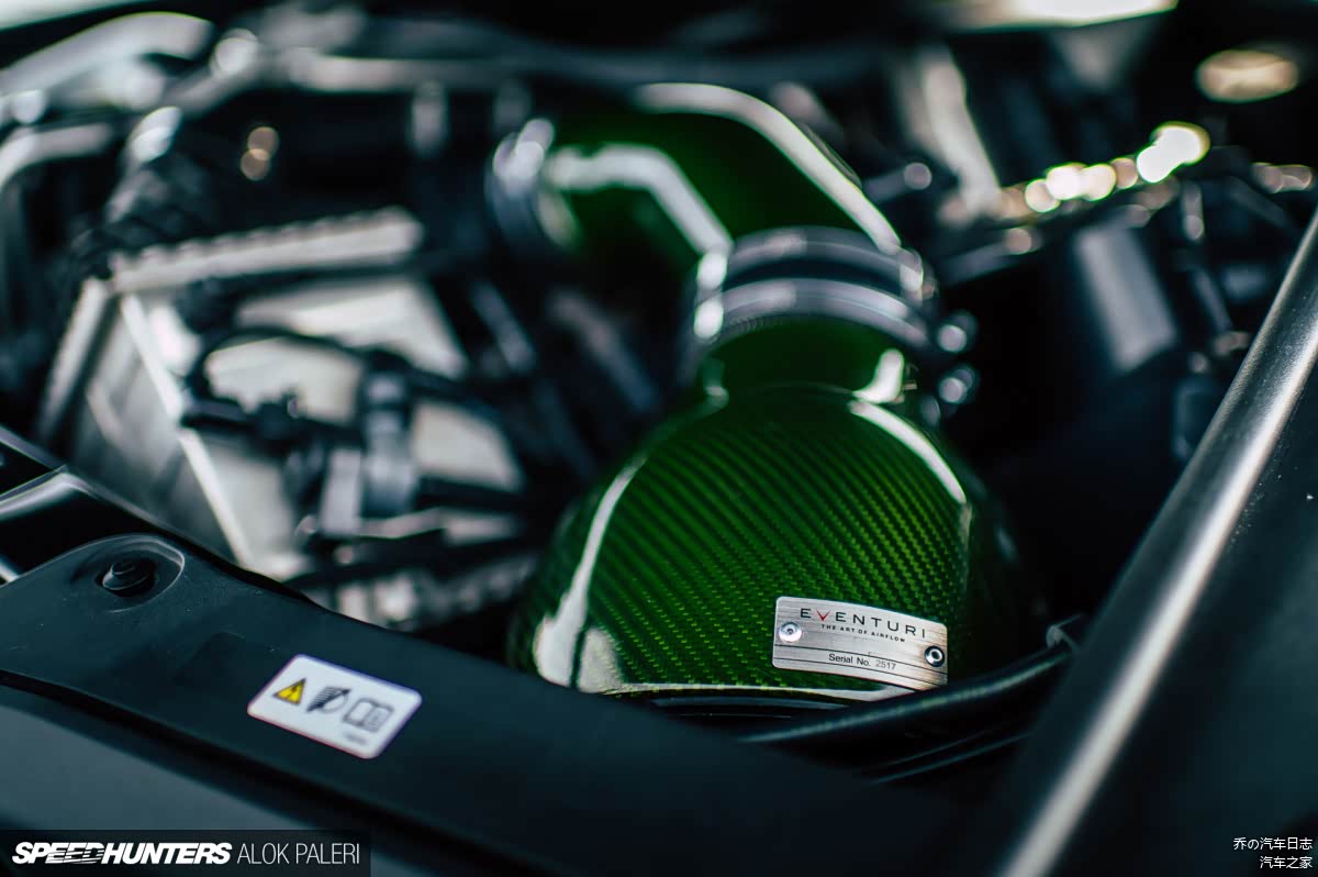 绿色的碳纤维进气