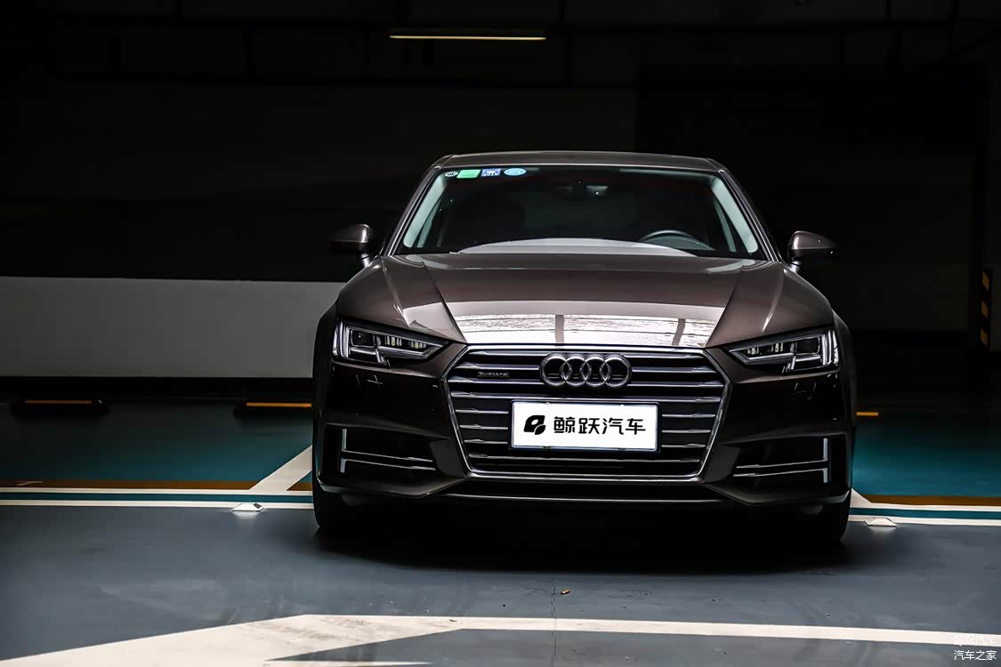 奥迪 A4L 45 TFSI quattro 运动型