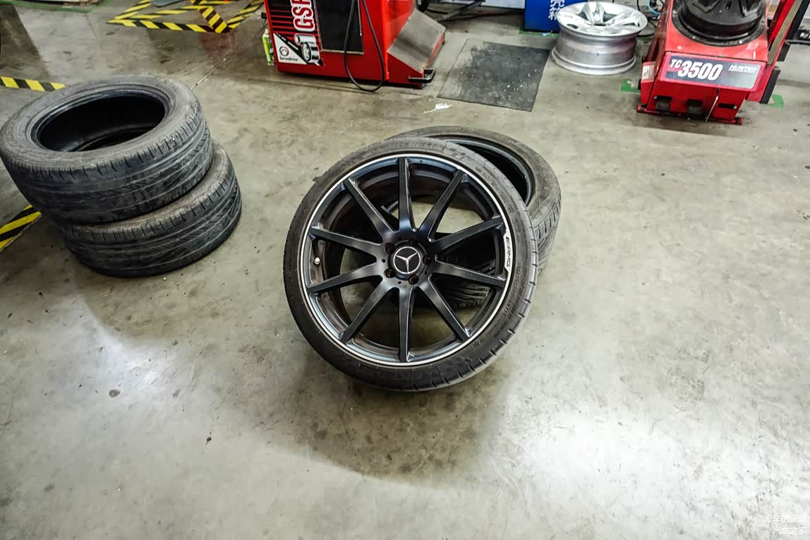 随轮毂附送的四条轮胎，寿命还有50%左右