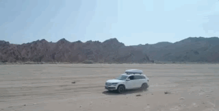 使用无人机智能识别，平行跟随功能进行拍摄