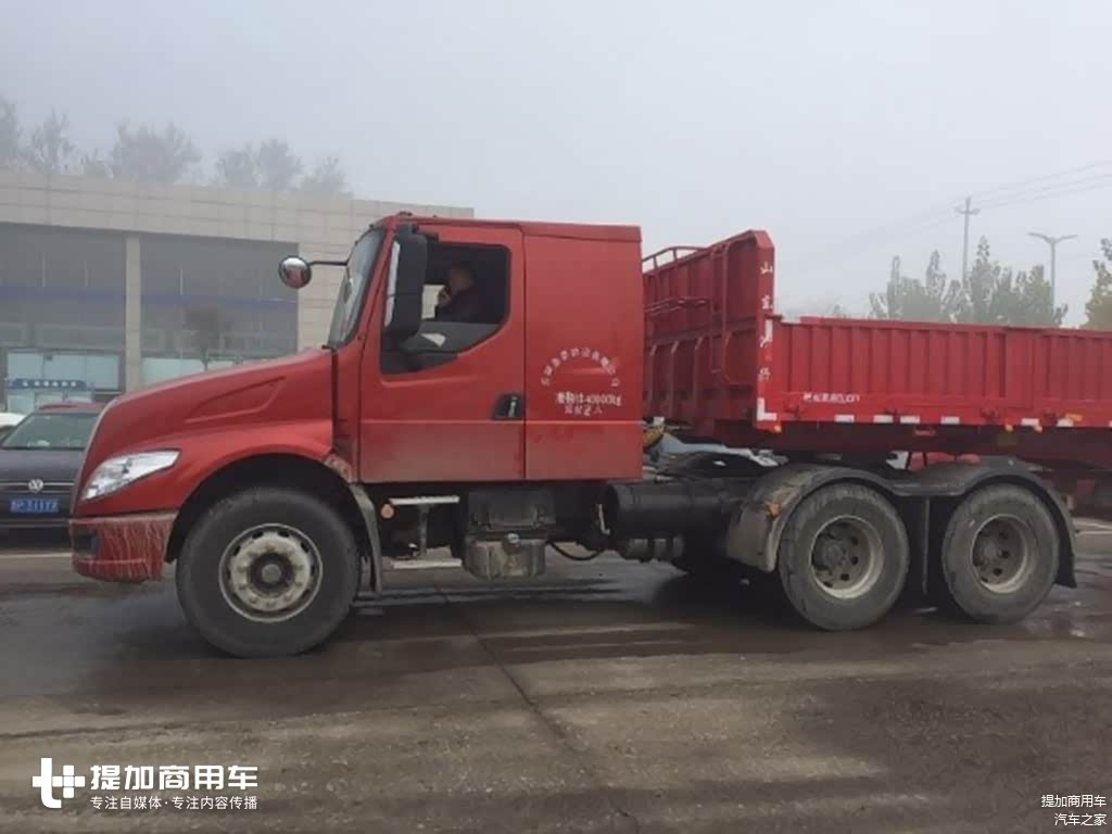 柳汽最新推出的长头卡车系列——乘龙T5