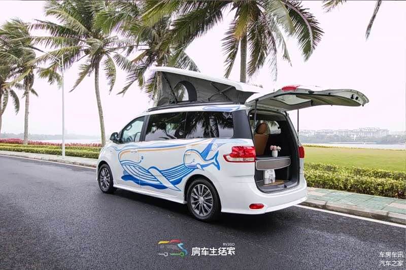 上汽大通RG10升顶露营房车