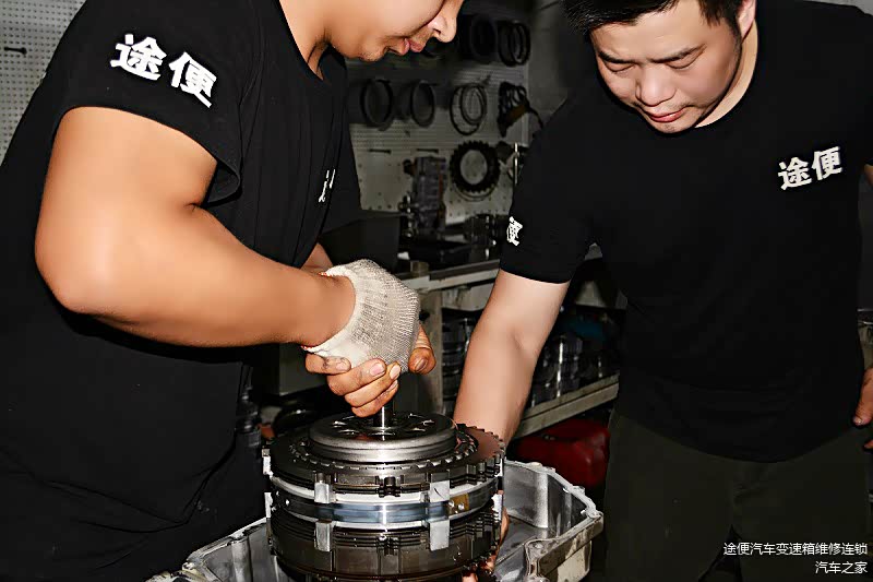 拆出传动总成检查