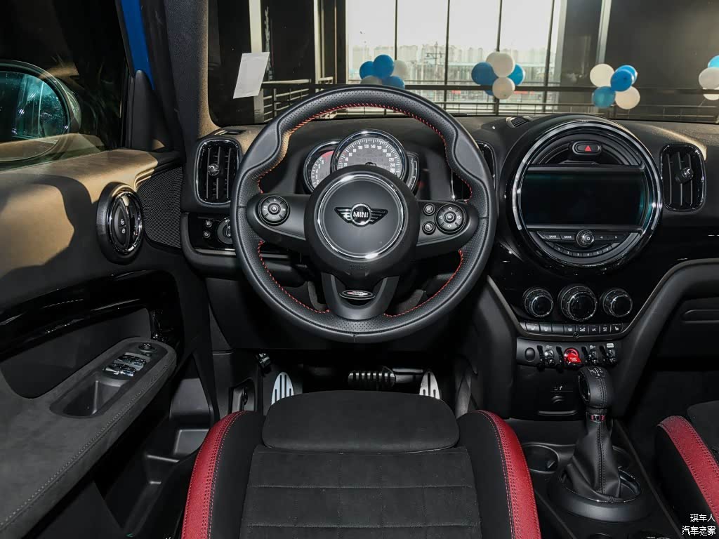 具有超高辨识度的圆润内饰