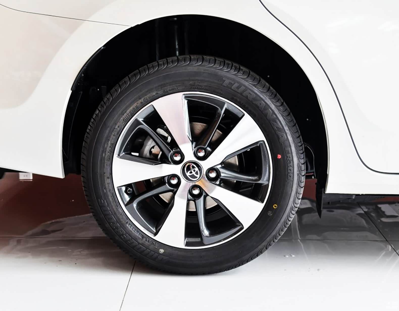 轮胎规格：205/55/R16