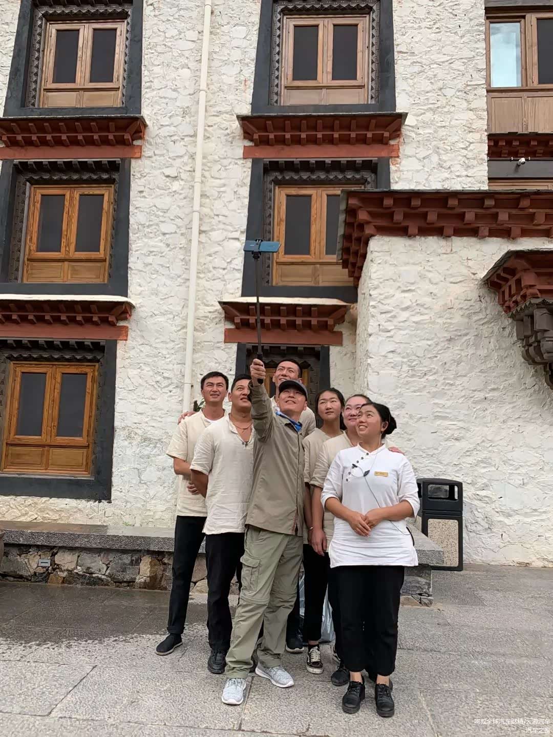 与如美山居可爱的工作人员合影告别