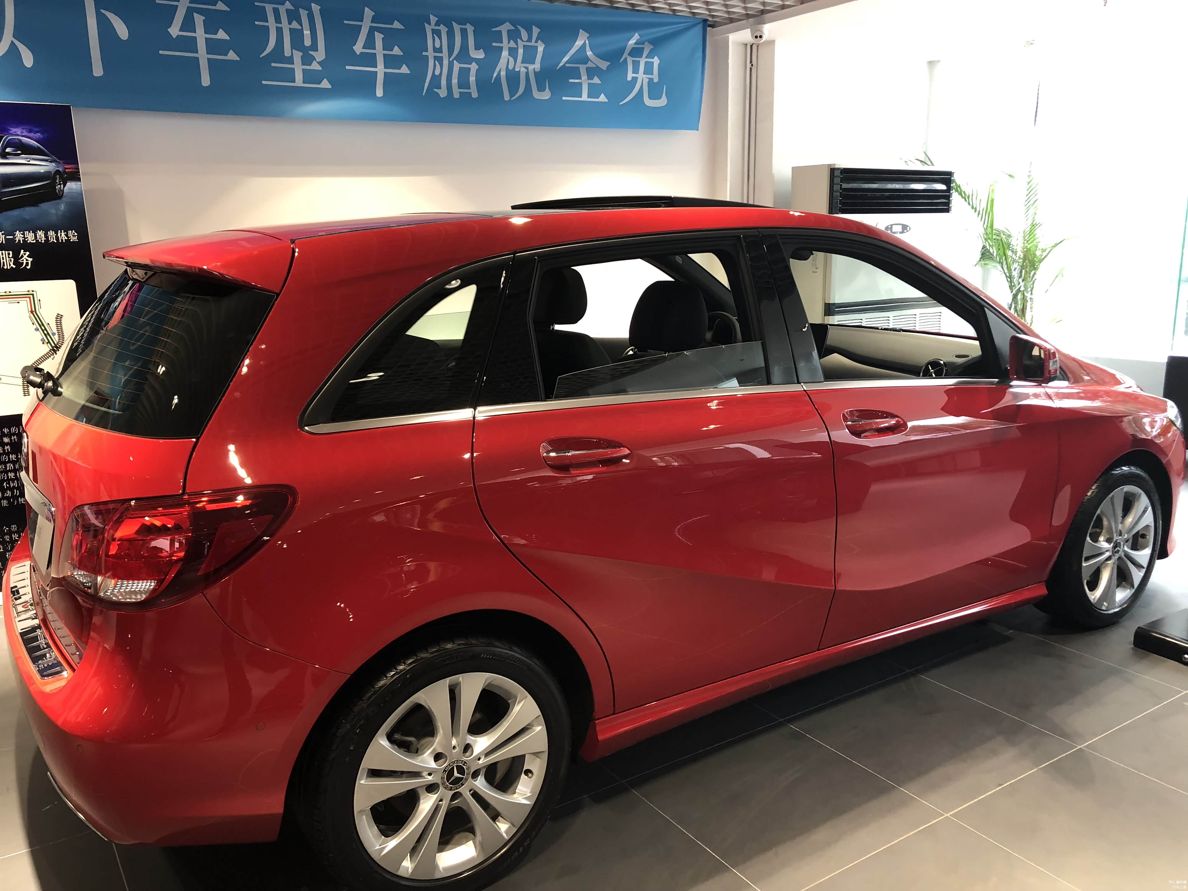 车身尺寸：4398mm*1786mm*1551mm；按级别分是处在紧凑型车范畴里，看上去就短小精悍