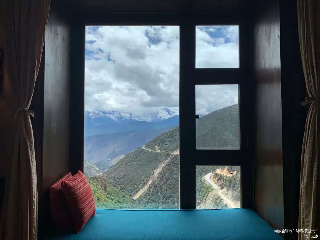 梅里山居一共只有12个房间，但每个房间都能看到梅里雪山