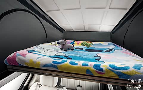 上汽大通RG10升顶露营房车