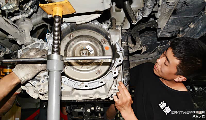 缓慢的让探险者变速箱下落