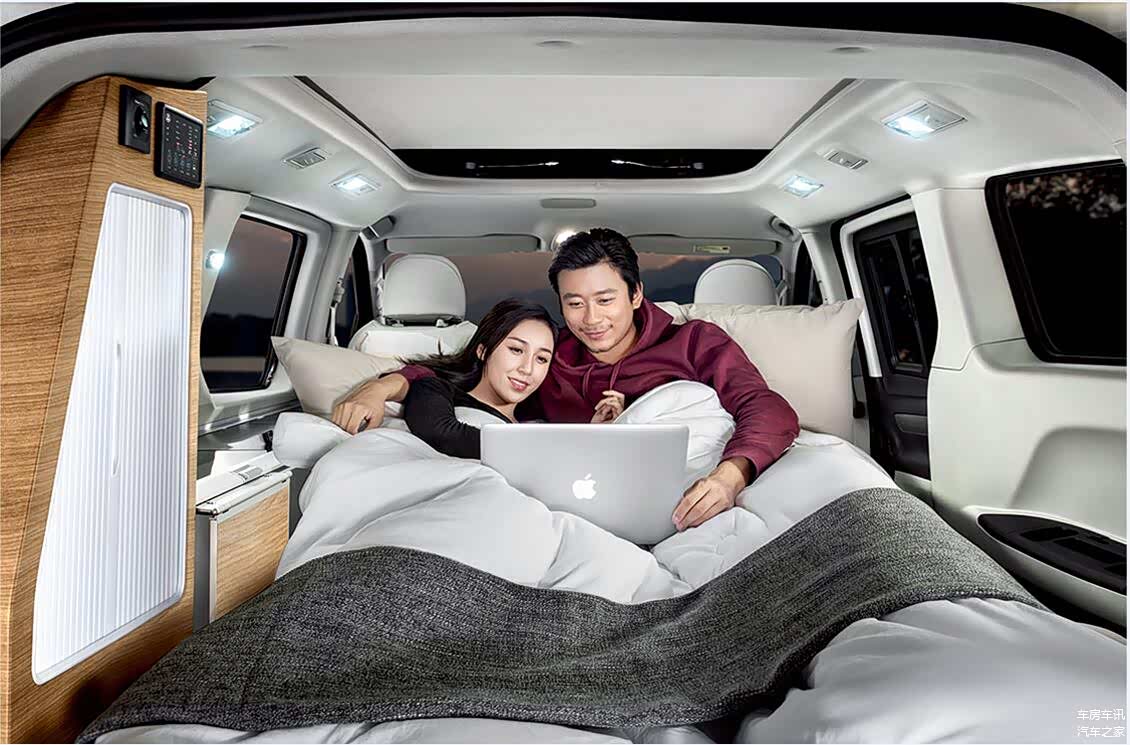 上汽大通RG10升顶露营房车