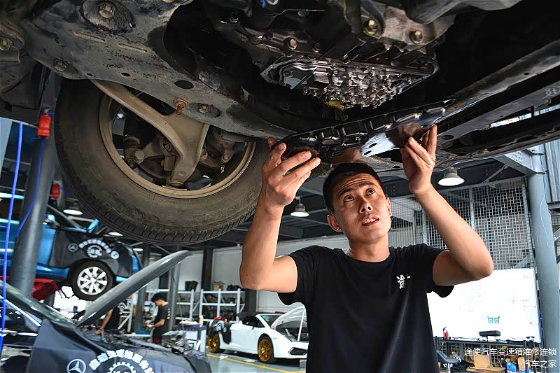 拿下天籁CVT变速箱油底壳