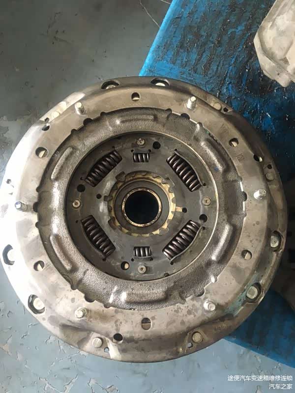 福特嘉年华DPS6是手自一体干式双离合变速箱