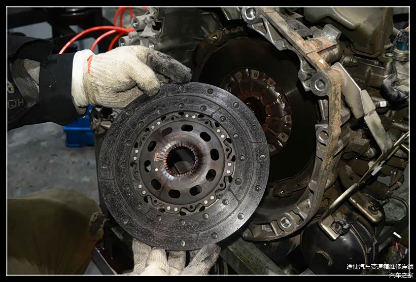 离合器拆卸下来，磨损较严重
