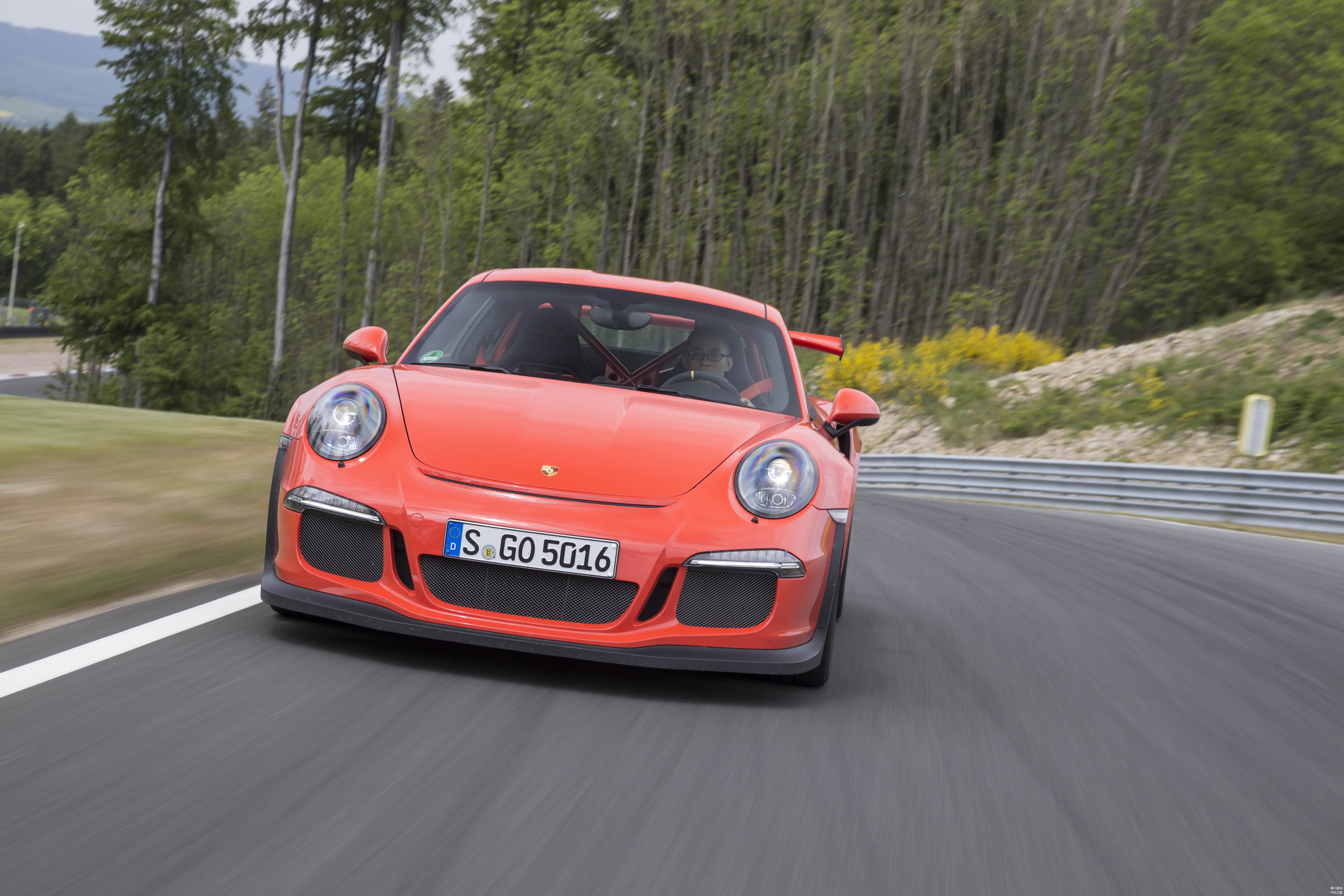 找不到GTS的图，用当年试驾991.1 GT3的图片来凑上，那也是我的梦想座驾，可惜现在二手价格太贵