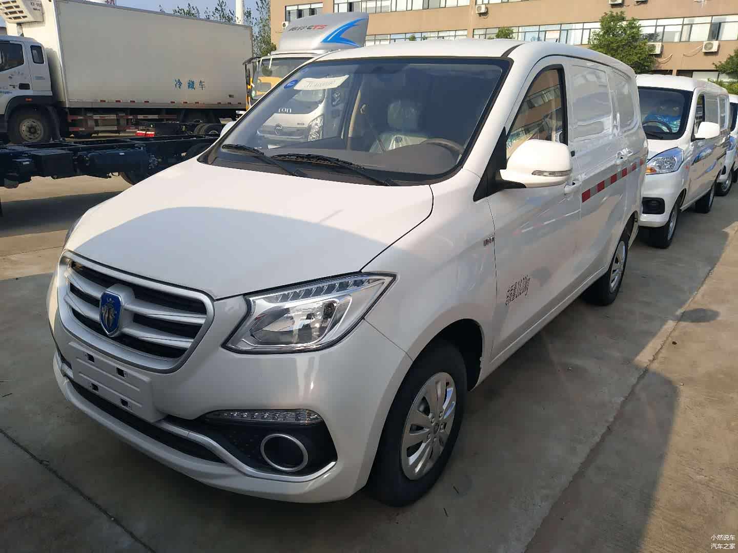 福田伽途ix5新款面包冷藏车，福田SUV豪华车身，哈尔滨东安动力115马力汽油发动机，发动机型号: