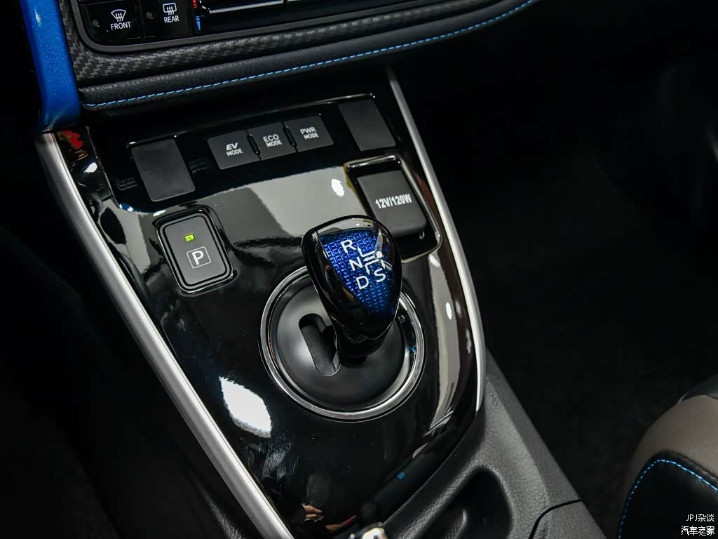 双擎专属线控换挡系统