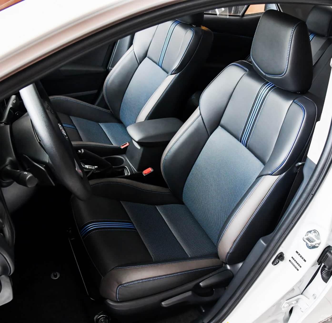 Blue Sense专属设计合成皮座椅