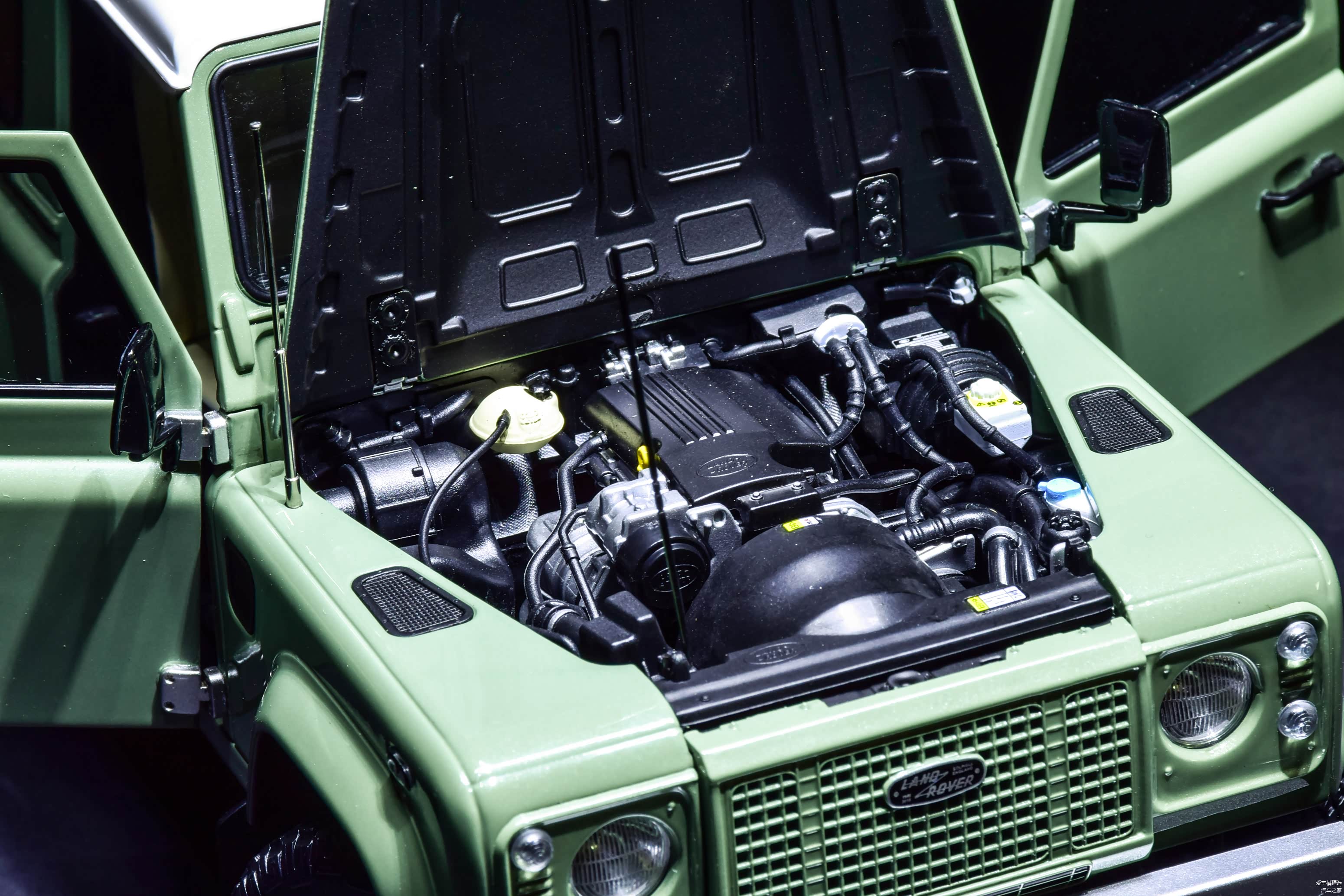 Almost Real 1:18 2015 Defender 90 Heritage