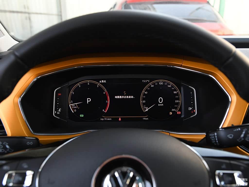 T-Cross的液晶仪表盘很时尚也更显科技潮流一些