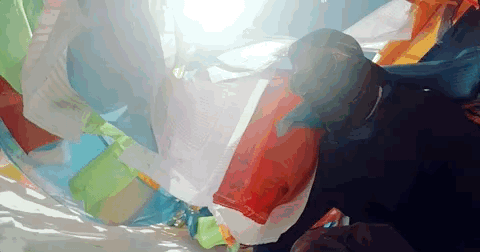 这里是神山，所以经幡已经堵塞了观景台