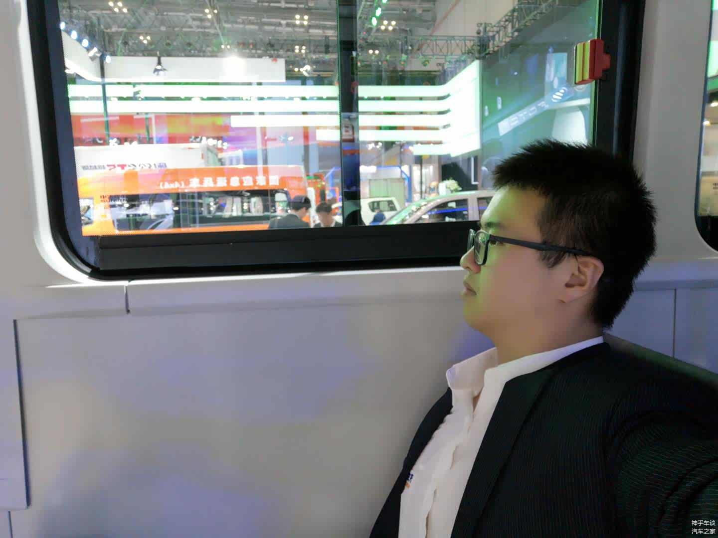 后部第一排位置太低，简直就是面壁座