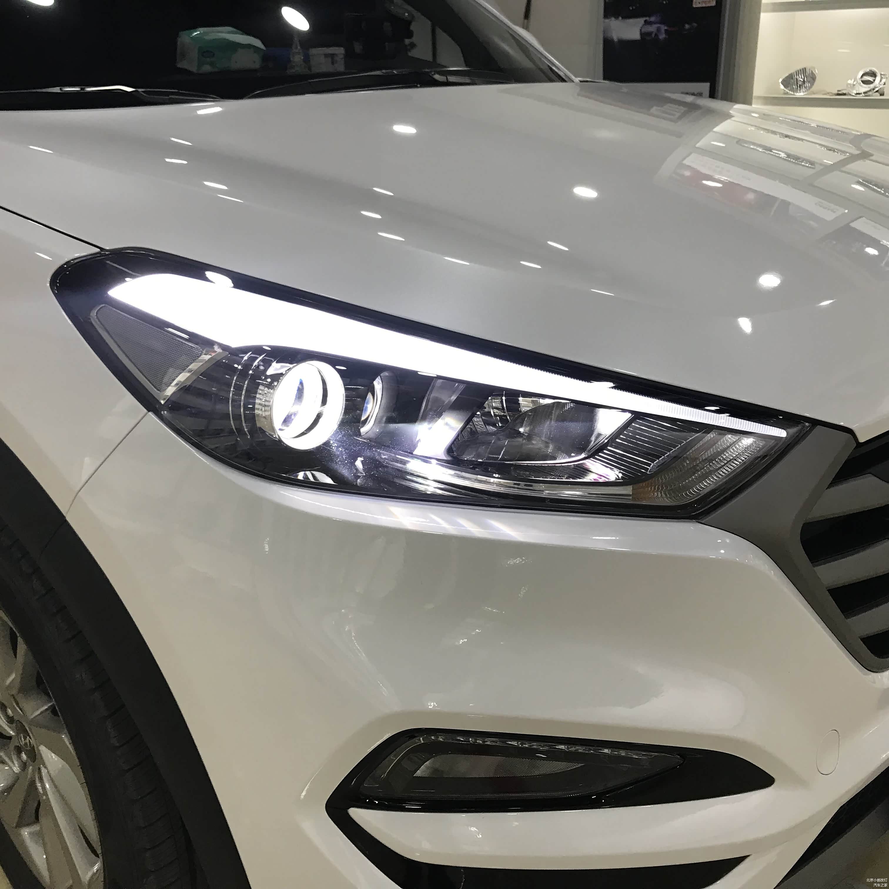 改装后大灯右侧效果图