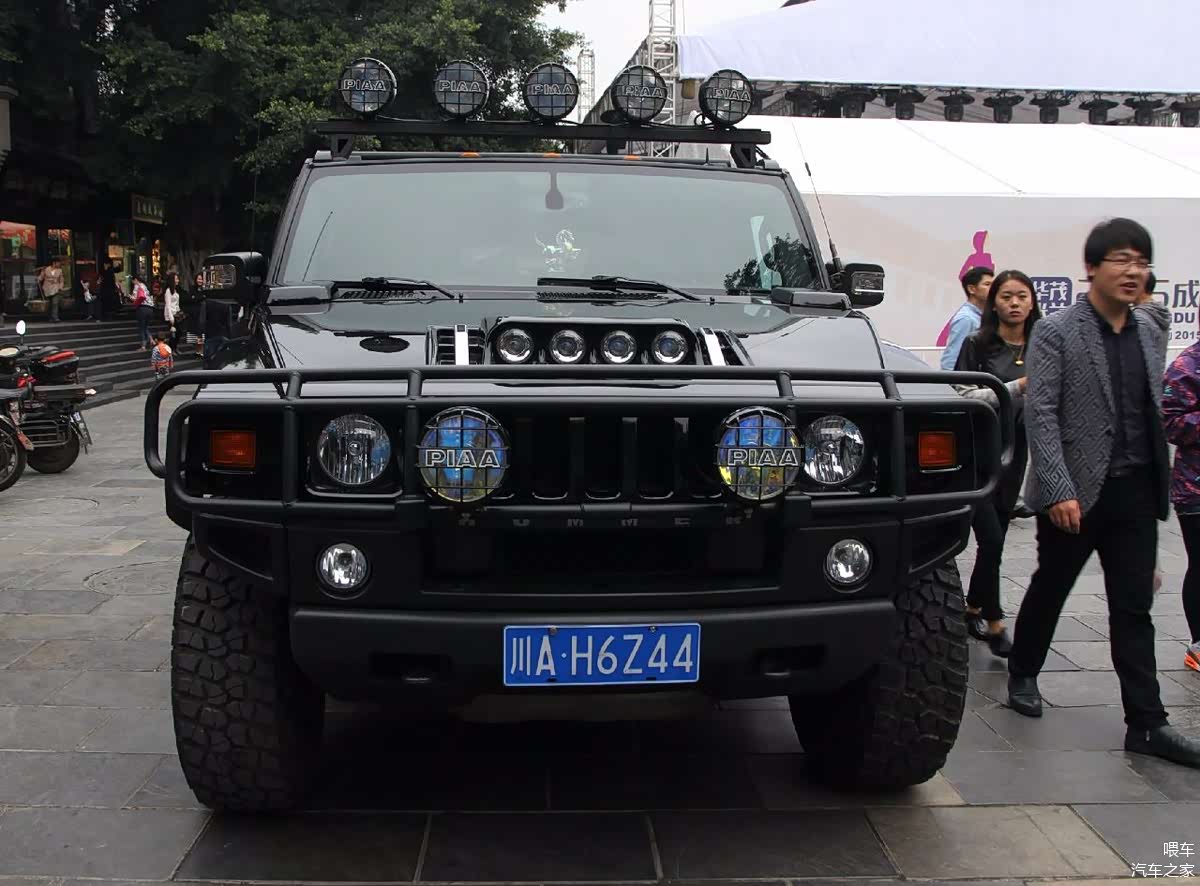 298万六轮悍马，车长5米8，停在商业街挡了两间门面_车家号_汽车之家