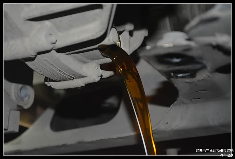 拆下变速箱之前是需要先放掉变速箱内部油的。