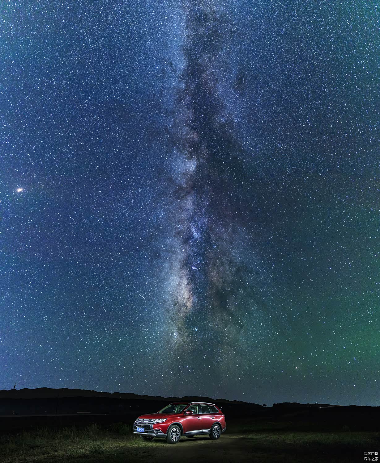 ISO：2000  F1.4  S：15秒  24MM焦距  佳能5D4+24 1.4L，四张拼接