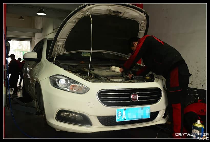 变速箱拆卸进行中