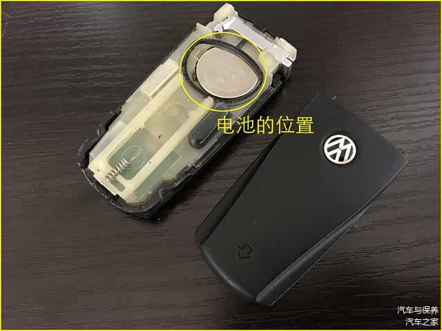 电池在遥控器中的位置