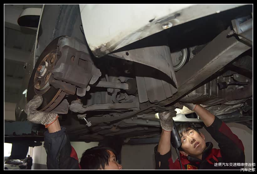 对半轴进行拆卸