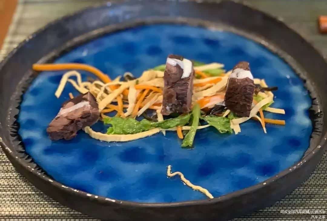 不好意思，这是餐桌上的牦牛肉