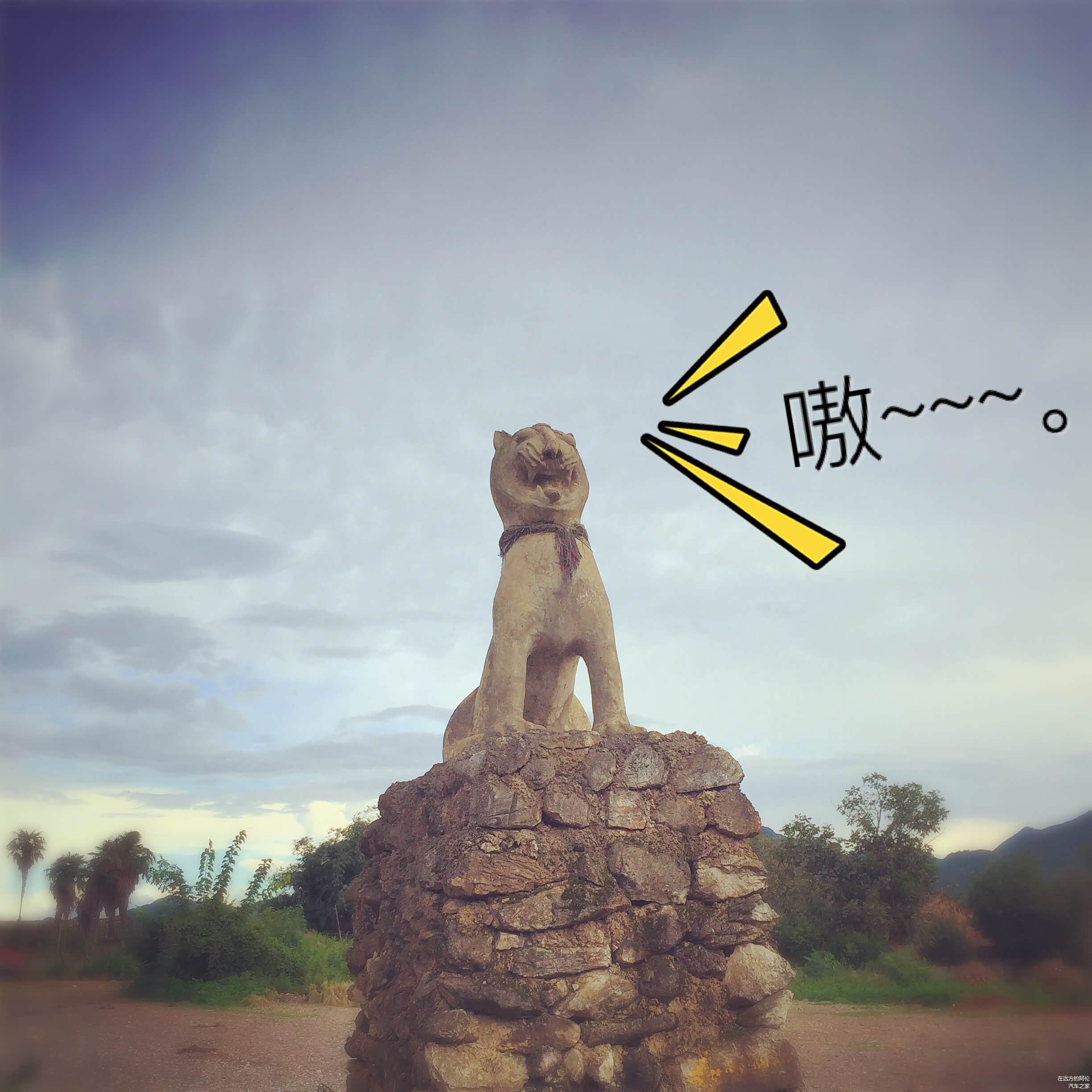 脑袋像充气娃娃，眼睛鼻子像奥特曼，嘴巴像猫，身体又有点像康康！