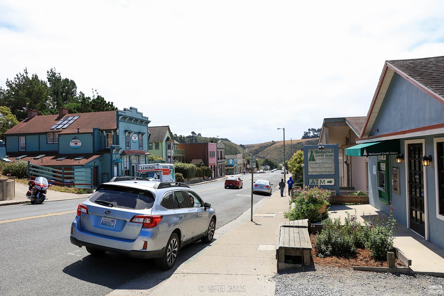 Pointarena小镇，镇尾有一家关闭的汽车旅馆，一个很有名的灯塔景区，适合野餐、远足