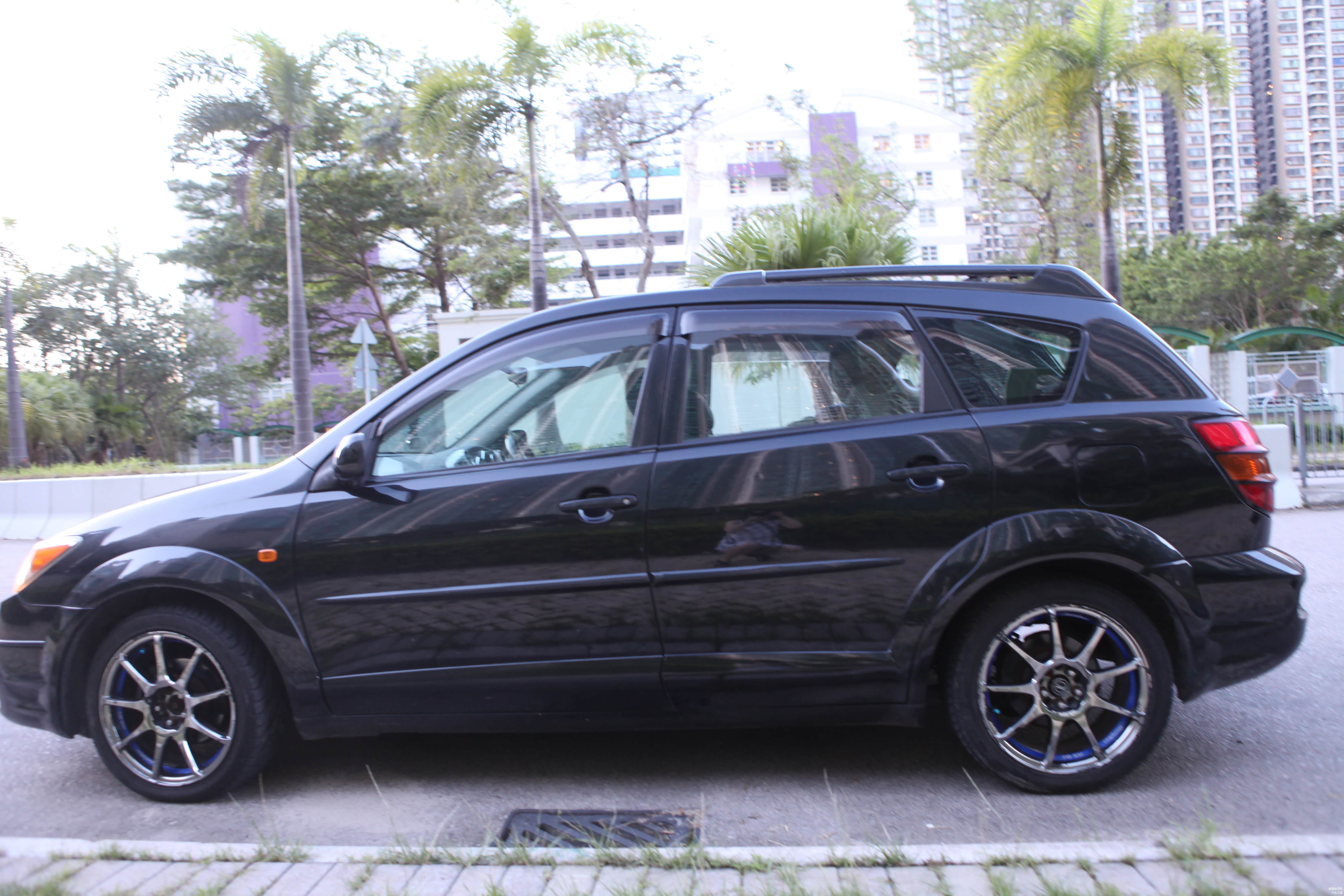 前低后高的腰线营造出一种匍匐蓄势待发的气势